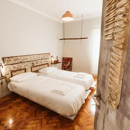 Naga Laut Surf Villa * Costa da Caparica