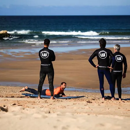 Naga Laut Surf Villa Guest house Costa da Caparica